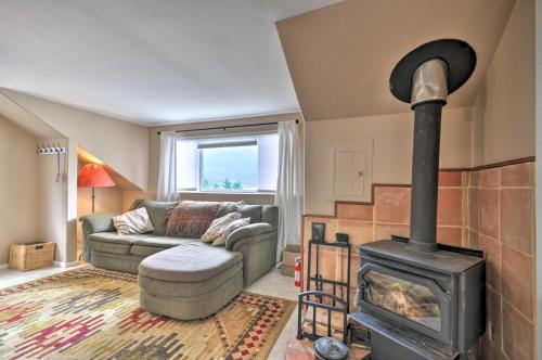 Stevenson Apartment | Rustic Stevenson Hideaway with View on the Gorge!