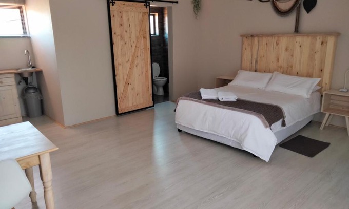 Thabazimbi Cabin | Rustic Stone Lodge