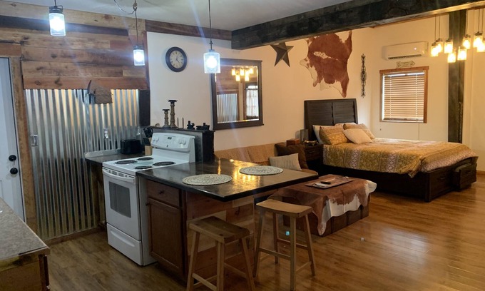 Ridgecrest Apartment | Rustic Studio in Ridgecrest
