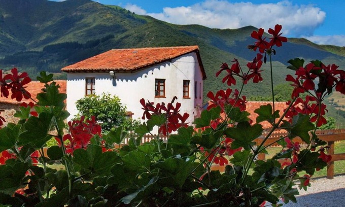 Lerones Apartment | Rustic style apartment with terrace for 4 people