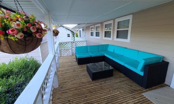 Oak Ridge House | Rustic with Modern Touches 2 Bedroom 1 Bath Duplex