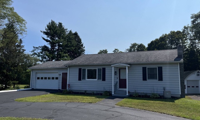 Wells Bridge House | Ruth's Creekside - Recent renovation, 3bdrm, large lawn