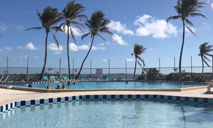 Cudjoe Key RV Rental | RV Lot with 35' Dock & Amenities