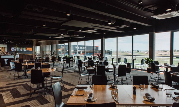 Seymour Hotel | Rydges Pit Lane Hotel