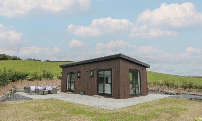 Borth Cottage | RYDLAN, family friendly, with hot tub in Borth