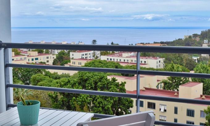 Sao Martinho Apartment | São Martinho, a Home in Madeira