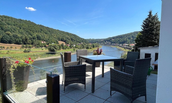 Konigstein an der Elbe Apartment | Sächsische Schweiz Ferienhaus Wohnung 2 mit hervorragendem Panoramablick über das Elbtal