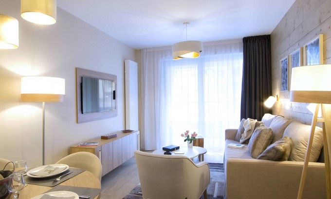 Eclose-Est Condo | Séjour de ski élégant et lumineux + wifi gratuit!