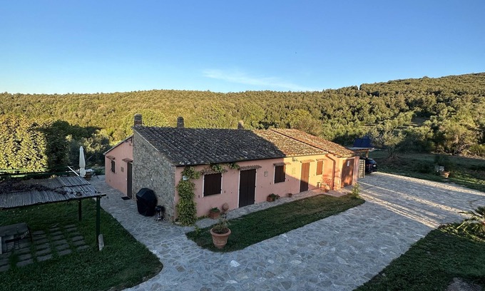 Montorsaio House | Südliche Toskana Modernes Ferienhaus in Alleinlage, Pool, 25km Meer, Haustiere