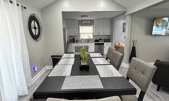 New Castle House | S.V. Hideaway on the Hill