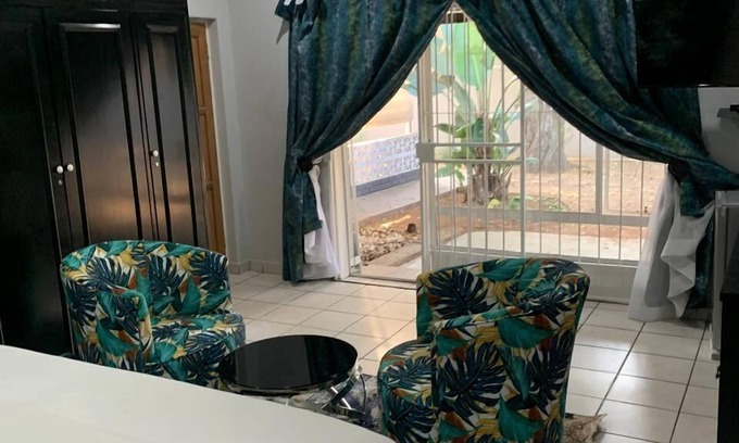 Queenswood House | Saba Saba Guest House