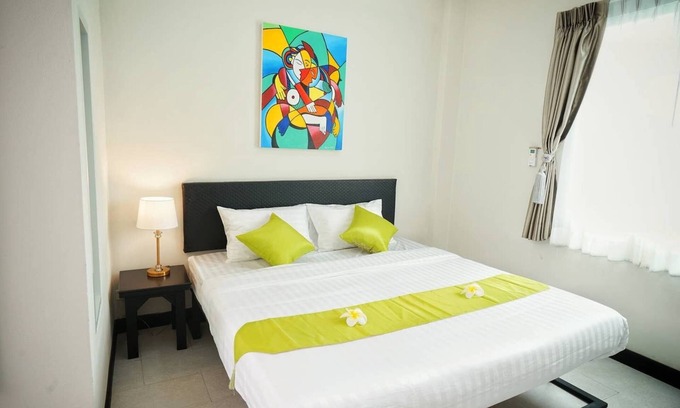 Sanambin Hotel | Sabai DoubleBed +Massage 30 Mins 1 pax + Breakfast