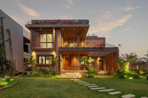 Rajawas Villa | SaffronStays Aruvilla - 3 bedroom pool villa with games room and lawns
