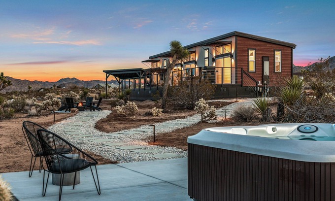 Joshua Tree House | π΅ Sagebrush Bungalow - Modern Retreat w/Hot Tub, Fire Pit and BBQ! π΅