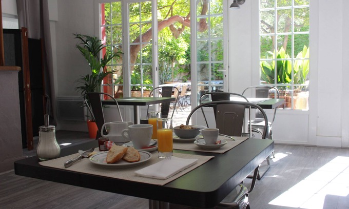 Aigues-Mortes Medieval City Hotel | Saint Louis