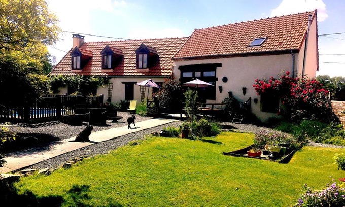 Saint-Saturnin House | Saint-Saturnin 3-Bed Home Sleeps 10 Pool Garden