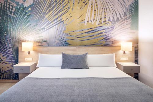 El Prat de Llobregat Hotel | Salles Ciutat del Prat Barcelona Airport