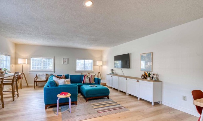 Seaside House | Saltbox Cottage - Meredith Lodging