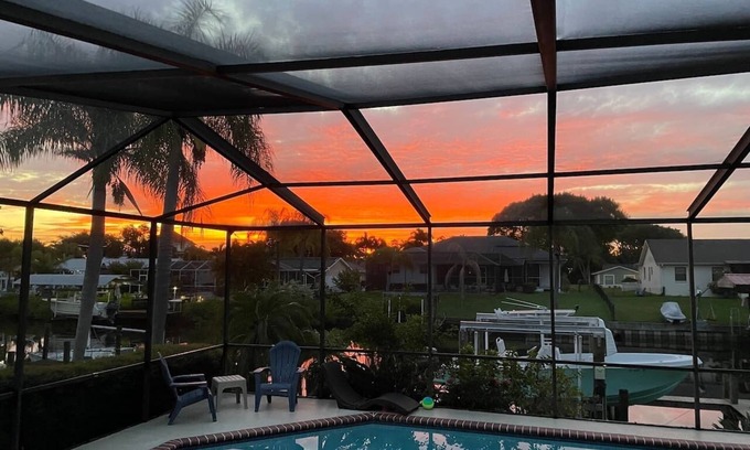 Apollo Beach House | Saltwater Pool | Waterfront | BBQ & Firepits | Smart Home | Kayak