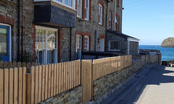 Trebarwith Strand Apartment | Salty Sea Dog