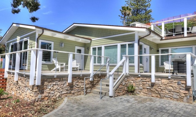 Morro Bay Condo | Salty Sister Beach House - Ocean Front and Rock Views