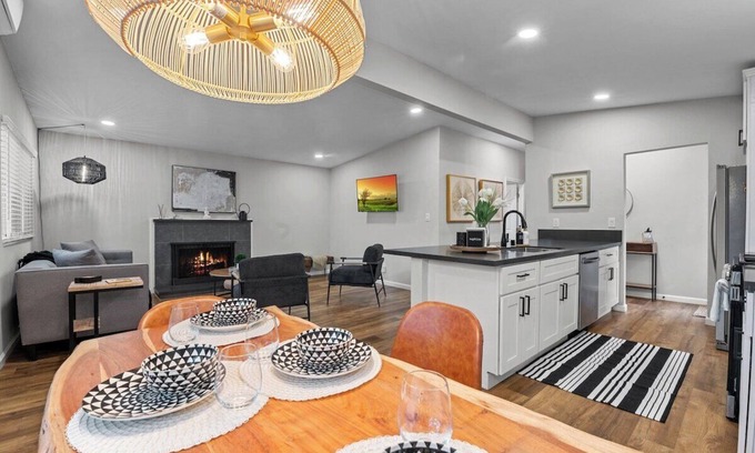 Fairmount Park House | San Diego Getaway | Close to Zoo & Dining