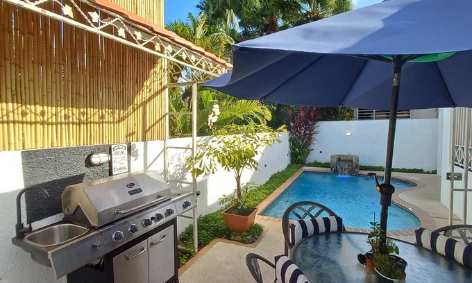 Monacillo House | San Juan, Villa, POOL, outdoor kitchen/BBQ & 15 mins from the airport & beaches