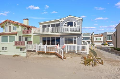 Hollywood Beach House | Sand Side Bliss