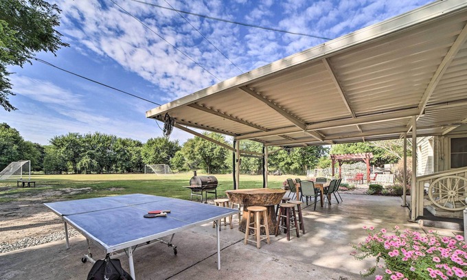Sand Springs House | Sand Springs Home w/ Large Yard: 3 Mi to Lake
