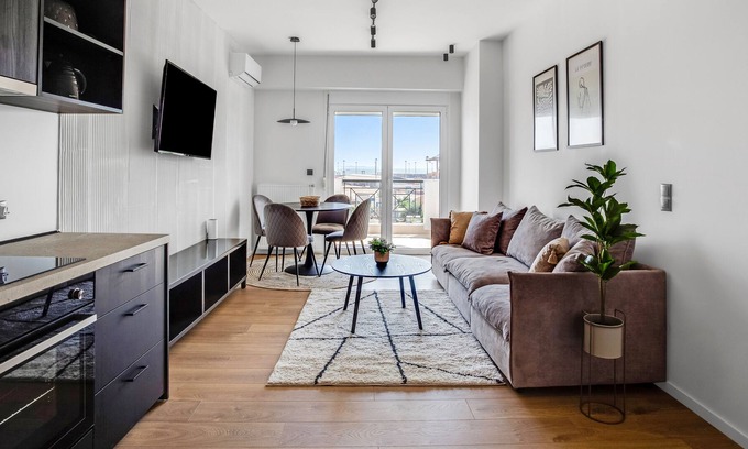 Thessaloniki Apartment | Sanders Arch - Darling 1-bdr Apt w Balcony