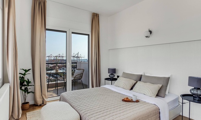 Thessaloniki Apartment | Sanders Arch - Inviting 1-bdr Apt w Balcony