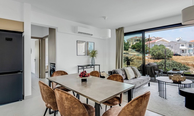 Agios Athanasios Apartment | Sanders Elgio - Cute 2-Bdr Apt with Balcony