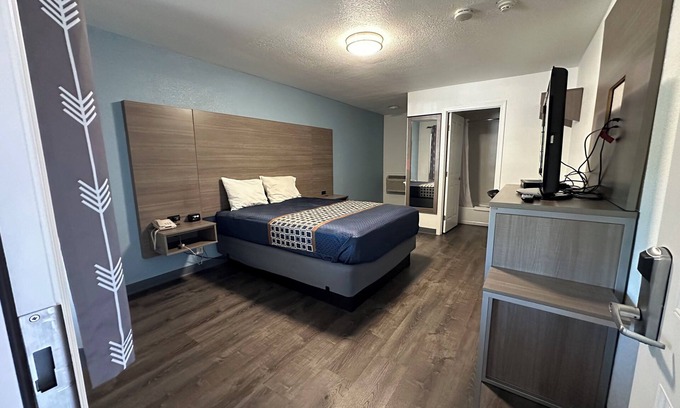 Livermore Hotel | Sands Motel