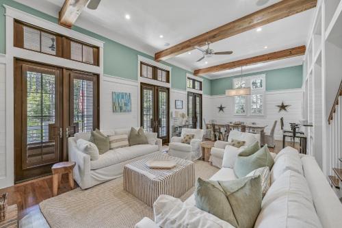 Forest District House | Sandy Feet