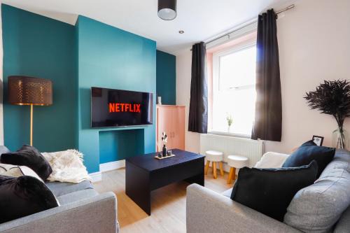 Splott House | Sanjo Suite by Koya Homes-2-Bed Home-Free Parking