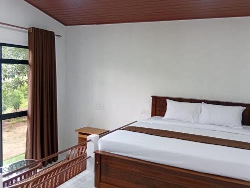 Ella Bed & Breakfast | Sapphire emerald cabana