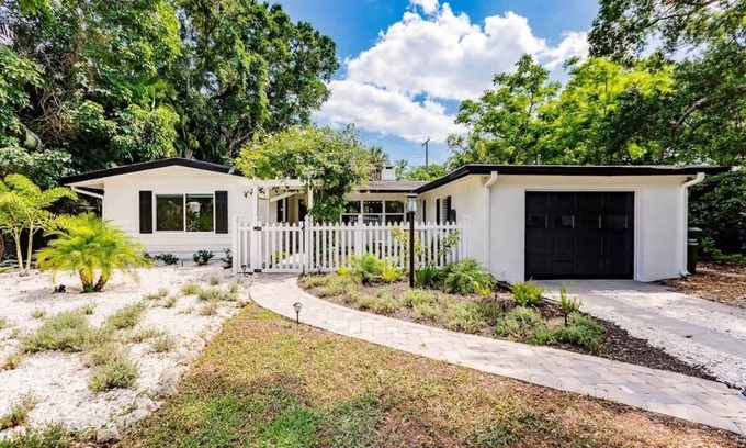 Indian Beach Sapphire Shores House | Sapphire shores by the bay.