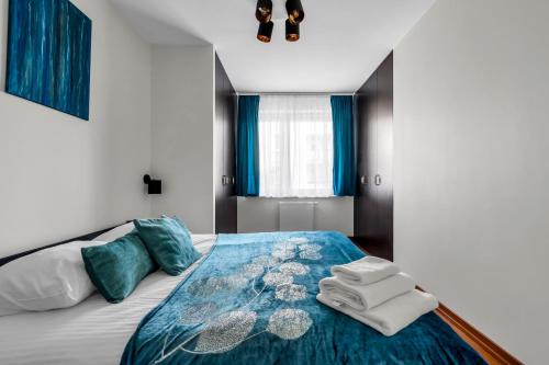 Bialoleka Apartment | Sapphire Sky Deluxe Apartment by BookingHost