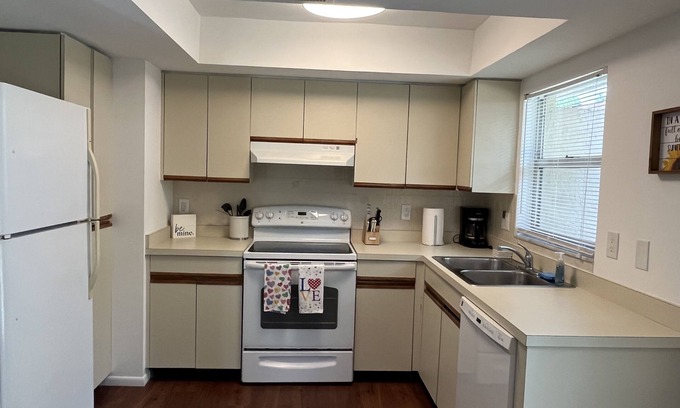 Park East Villa | Sarasota Downtown with heated swimming pool