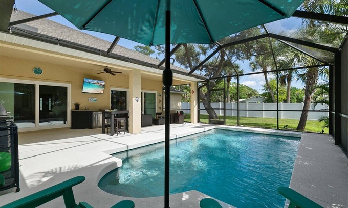 Bayou Oaks House | Sarasota House, A Perfect Beach Getaway! Spacious 4-bedroom house & Pool !