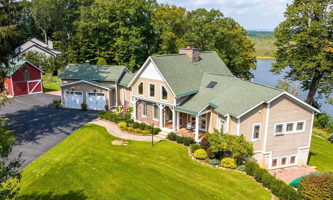 Saratoga Springs House | Saratoga waterfront retreat near town, track and golf - 3BR, 4BA