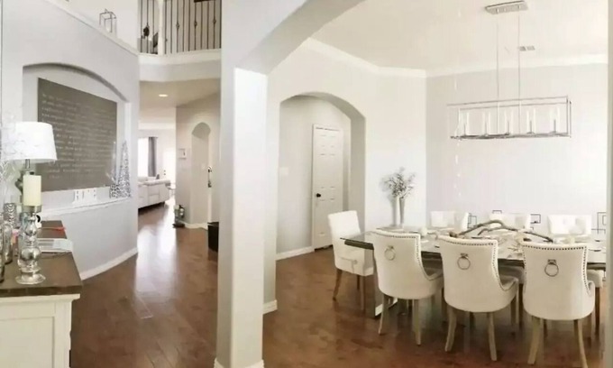 Frisco House | Sass It Up & Paint The Town