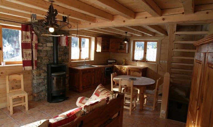Pralognan-la-Vanoise Ski Chalet | SAVOYARD CHALET located in a village