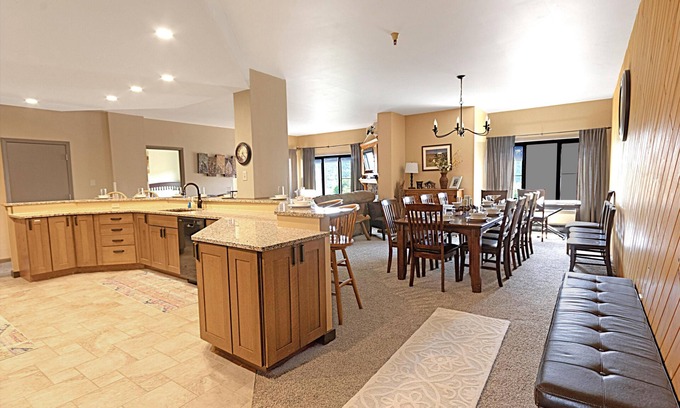 Snowshoe Condo | SC 5801: Silver Creek Penthouse – Cool Summer Escape with A/C in Every Bedroom!