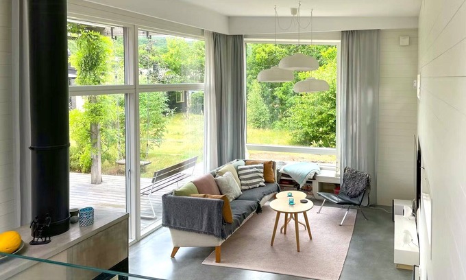 Listarum House | Scandinavian Design Vacation Home. Walk to Beach & National Park!