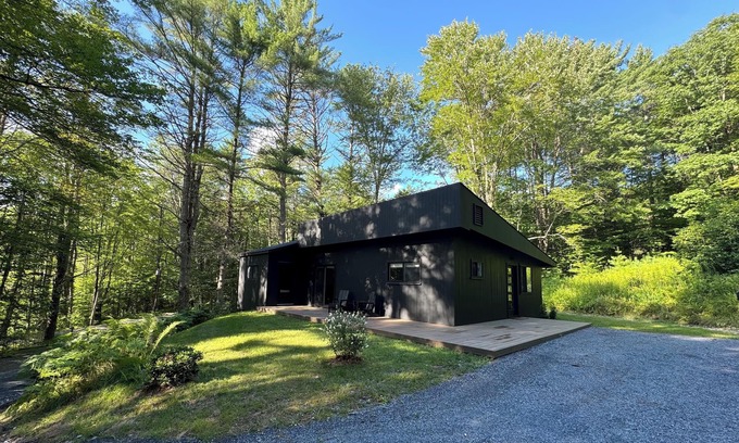 Springfield House | Scandinavian Serenity with A Sauna Close To Okemo