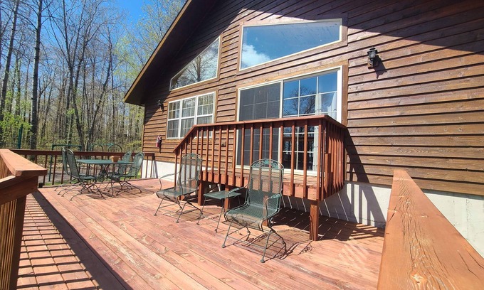 Chief Lake Resort | Scarlet Oak Cabin- Cabin on the Chippewa Flowage within a Resort
