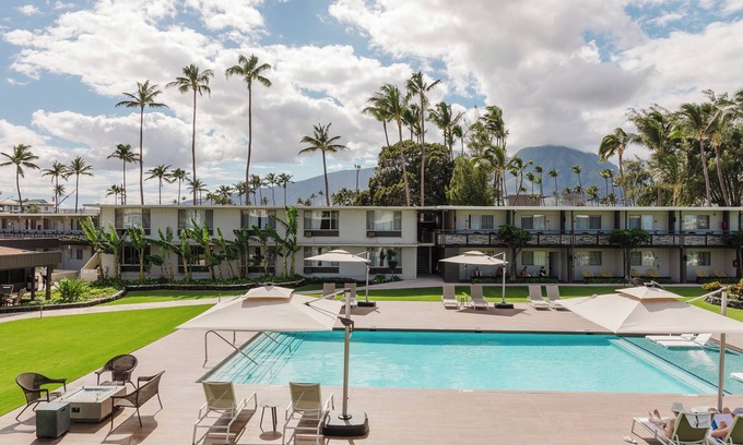 Kahului Hotel | Scenic Maui Room with Outdoor Pool Near Ocean, Dining, Shops & Shuttle