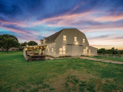 Garland House | Scenic Rustic Farmhouse - Gameroom+Separate Suite