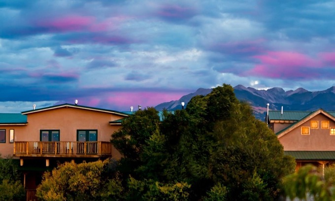 Truchas House | Scenic Southwest Style Mountain Retreat, Close to Santa Fe & Taos